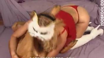 Blonde on cam enduring dog cock in amateur zoophilia