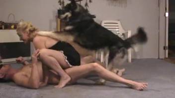 Mature zoophile mom attempts double penetration in animalistic fashion